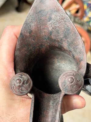 A Chinese archaic bronze wine vessel with Taotie design, 'Jue 爵', Zhou — photo 13