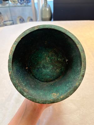 A Chinese archaic bronze wine vessel with taotie design, 'zun 尊', Western Zhou — photo 6