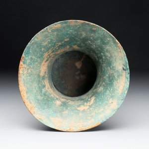 A Chinese archaic bronze wine vessel with taotie design, 'zun 尊', Western Zhou — photo 5