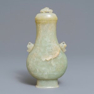 A Chinese archaic celadon jade vase and cover, 19th C. — 照片 3