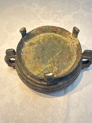 A Chinese archaic ritual tripod food vessel with Taotie design, 'Gui 簋', Western Zhou — photo 11