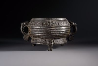 A Chinese archaic ritual tripod food vessel with Taotie design, 'Gui 簋', Western Zhou
