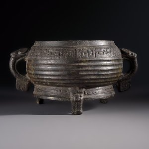 A Chinese archaic ritual tripod food vessel with Taotie design, 'Gui 簋', Western Zhou — photo 1