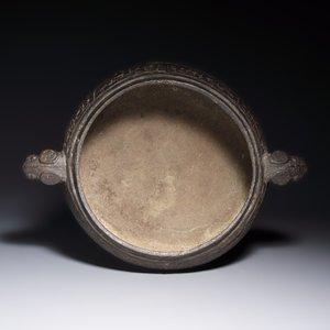 A Chinese archaic ritual tripod food vessel with Taotie design, 'Gui 簋', Western Zhou — photo 5