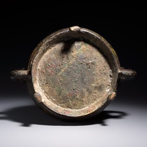 A Chinese archaic ritual tripod food vessel with Taotie design, 'Gui 簋', Western Zhou — photo 6