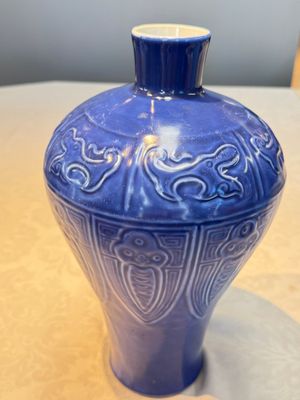 A Chinese archaistic blue-glazed vase with relief design, 20th C. — photo 4