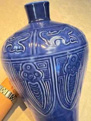 A Chinese archaistic blue-glazed vase with relief design, 20th C. — photo 5