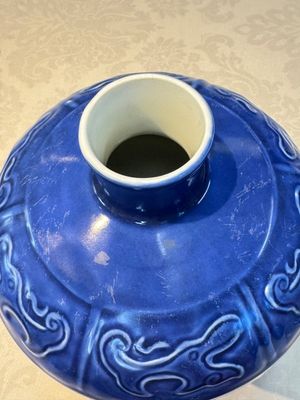 A Chinese archaistic blue-glazed vase with relief design, 20th C. — photo 6
