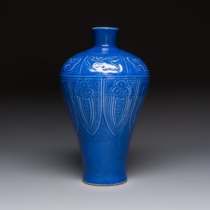 A Chinese archaistic blue-glazed vase with relief design, 20th C. — photo 1
