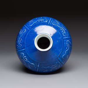 A Chinese archaistic blue-glazed vase with relief design, 20th C. — photo 5