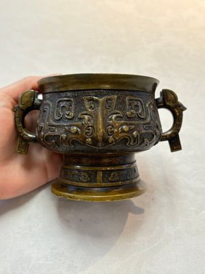 A Chinese archaistic bronze censer with a wooden cover, Xuande mark, 19th C. — foto 2