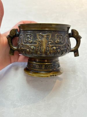 A Chinese archaistic bronze censer with a wooden cover, Xuande mark, 19th C. — foto 4