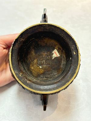 A Chinese archaistic bronze censer with a wooden cover, Xuande mark, 19th C. — foto 7