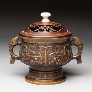A Chinese archaistic bronze censer with a wooden cover, Xuande mark, 19th C. — foto 3