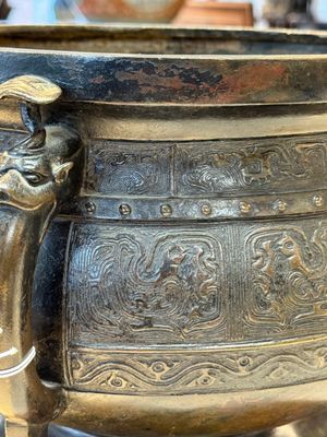 A Chinese archaistic bronze censer with 'Chilong' and 'Lingzhi' handles on wooden stand, Zhou Wang Bo Zuo Bao Ding 周王伯作寶鼎 mark, Yuan/Ming — photo 9
