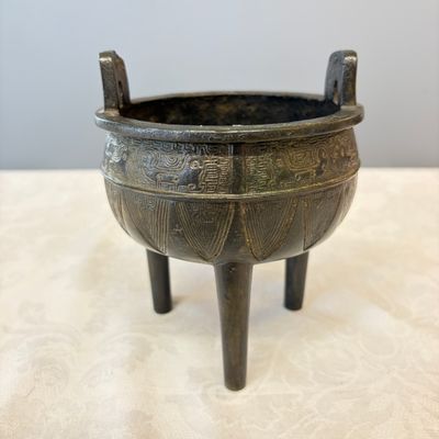 A Chinese archaistic bronze ding-form tripod censer — photo 1