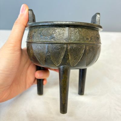 A Chinese archaistic bronze ding-form tripod censer — photo 2