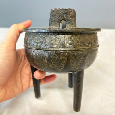 A Chinese archaistic bronze ding-form tripod censer — photo 3
