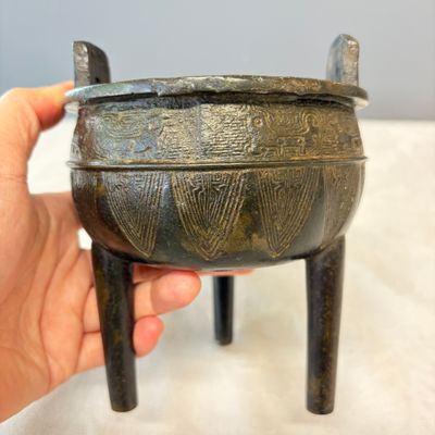 A Chinese archaistic bronze ding-form tripod censer — photo 4