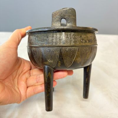 A Chinese archaistic bronze ding-form tripod censer — photo 5