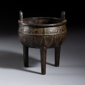 A Chinese archaistic bronze ding-form tripod censer — photo 1