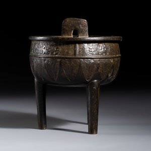 A Chinese archaistic bronze ding-form tripod censer — photo 3