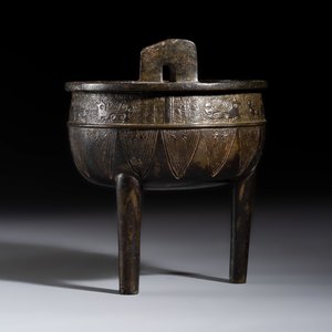 A Chinese archaistic bronze ding-form tripod censer — photo 5