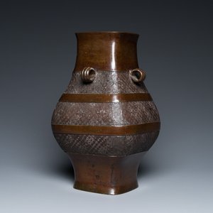 A Chinese archaistic bronze 'fanghu' vase, Ming — 照片 1