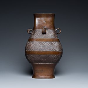 A Chinese archaistic bronze 'fanghu' vase, Ming — 照片 6