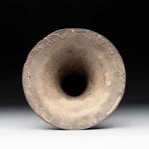 A Chinese archaistic bronze 'gu' vase with relief design, Ming — photo 6