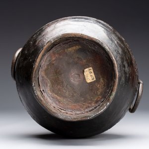 A Chinese archaistic bronze 'hu' vase with chilong design, Song/Yuan — 照片 7
