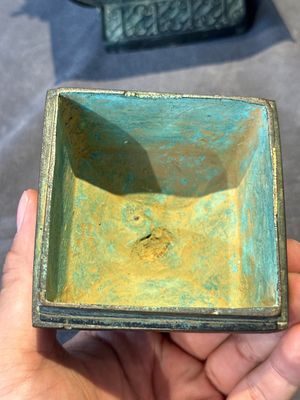 A Chinese archaistic bronze ritual wine vessel and cover in Western Zhou-style, 'fang hu 方壺', Ming — foto 13