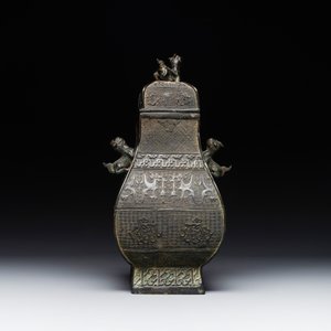 A Chinese archaistic bronze ritual wine vessel and cover in Western Zhou-style, 'fang hu 方壺', Ming — foto 4