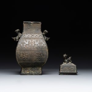 A Chinese archaistic bronze ritual wine vessel and cover in Western Zhou-style, 'fang hu 方壺', Ming — foto 6