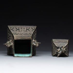 A Chinese archaistic bronze ritual wine vessel and cover in Western Zhou-style, 'fang hu 方壺', Ming — foto 7