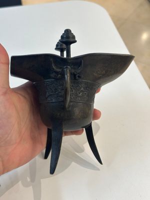 A Chinese archaistic bronze ritual wine vessel, 'jue 爵', 17/18th C. — photo 1