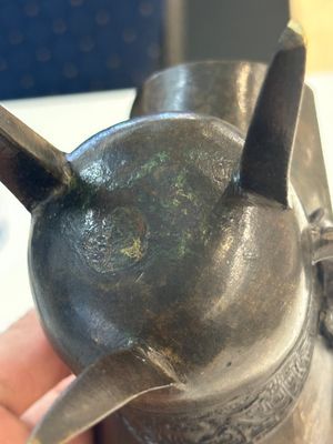 A Chinese archaistic bronze ritual wine vessel, 'jue 爵', 17/18th C. — photo 10