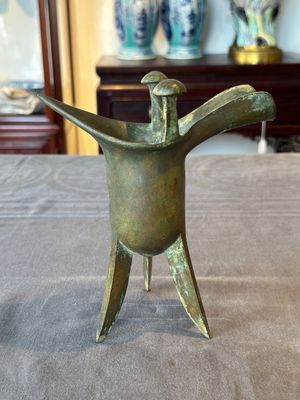 A Chinese archaistic bronze ritual wine vessel, 'jue 爵', Song — foto 1