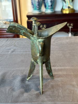 A Chinese archaistic bronze ritual wine vessel, 'jue 爵', Song — photo 3
