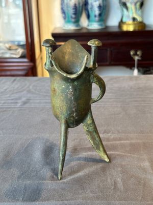 A Chinese archaistic bronze ritual wine vessel, 'jue 爵', Song — photo 4