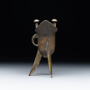A Chinese archaistic bronze ritual wine vessel, 'jue 爵', Song — photo 4