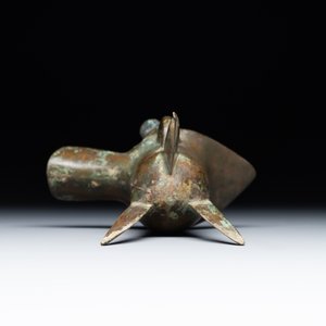 A Chinese archaistic bronze ritual wine vessel, 'jue 爵', Song — photo 6