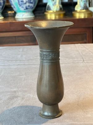 A Chinese archaistic bronze ritual wine vessel, 'zhi 觶', Ming — 照片 1