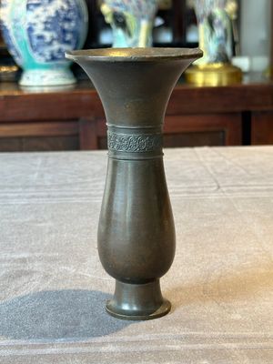 A Chinese archaistic bronze ritual wine vessel, 'zhi 觶', Ming — 照片 2