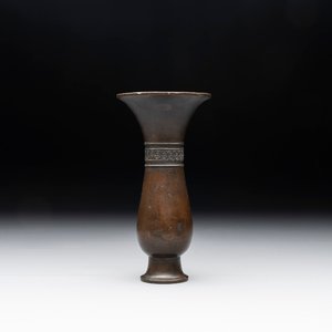 A Chinese archaistic bronze ritual wine vessel, 'zhi 觶', Ming — 照片 1