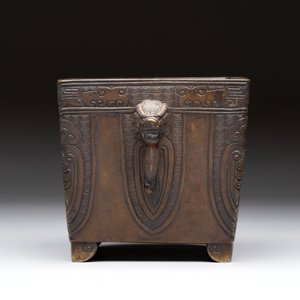 A Chinese archaistic bronze square censer with two handles, Xuande mark, Qing — photo 3