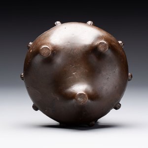 A Chinese archaistic bronze vase and a tripod censer, Yuan — 照片 13