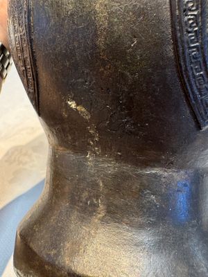 A Chinese archaistic bronze vase, 'Hu 壺', Ming — photo 6