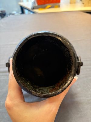 A Chinese archaistic bronze vase, 'Hu 壺', Song/Yuan — photo 5