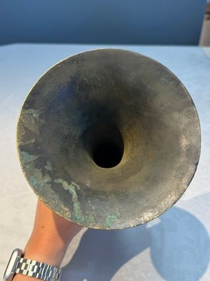 A Chinese archaistic bronze vase with Chilong design, 'Gu 觚', Ming — photo 4